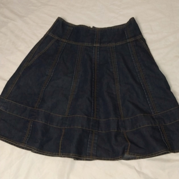 EUC DKNY DENIM KNEE SKIRT - Picture 1 of 6